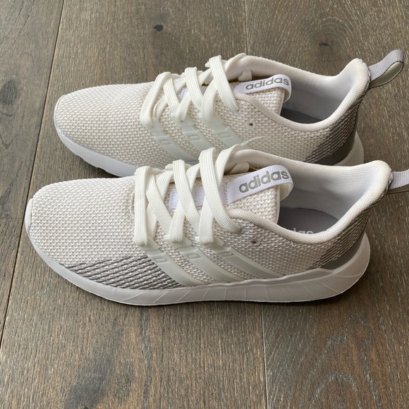 mens 9.5 shoes in women's